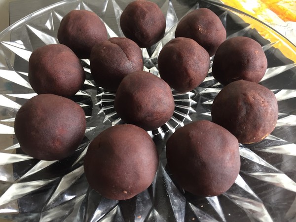 蛋黄酥的做法步骤:12