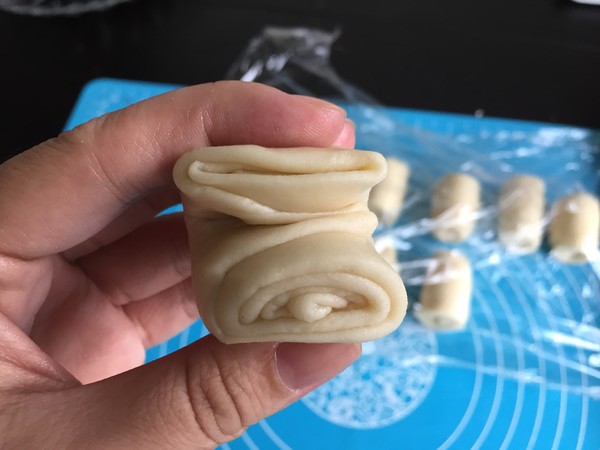 蛋黄酥的做法步骤:13