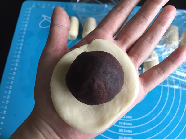 蛋黄酥的做法步骤:14