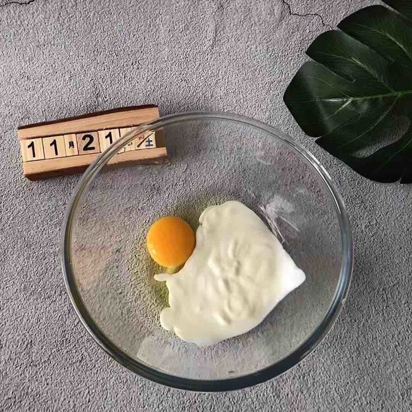 猕猴桃酸奶蒸蛋糕的做法步骤:2