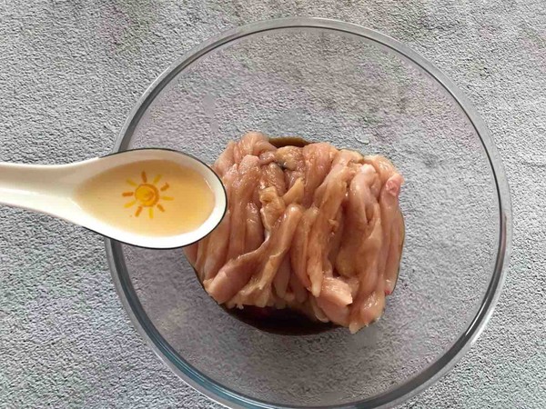 香酥鸡柳的做法步骤：2