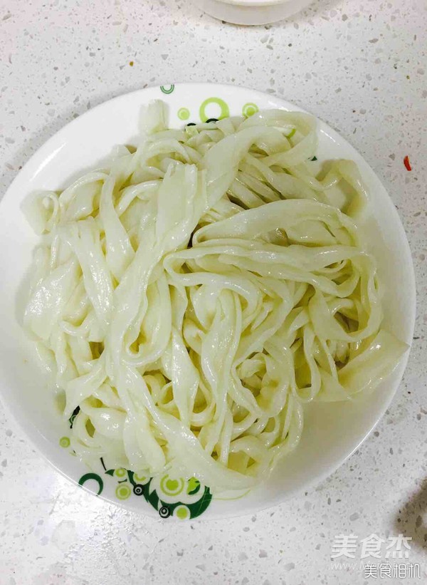 炒凉皮的做法步骤：5