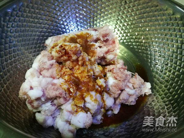 胡萝卜猪肉包的做法步骤：4