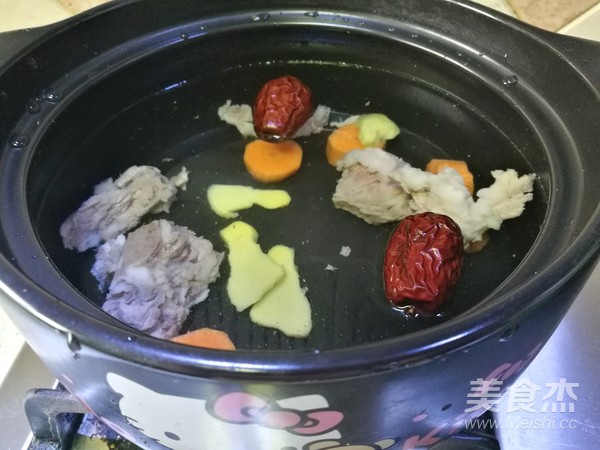 胡萝卜海带排骨汤的做法步骤:4