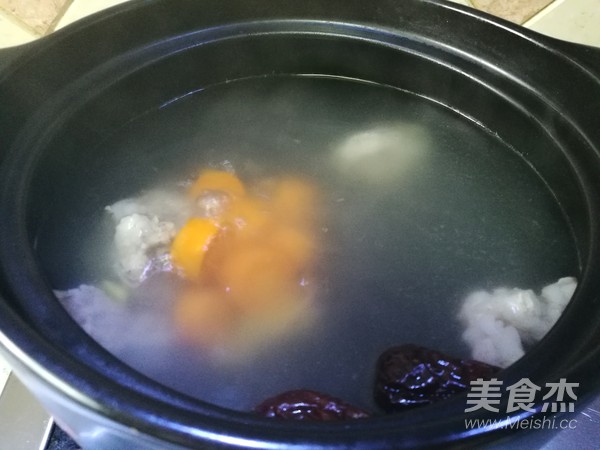 胡萝卜海带排骨汤的做法步骤:5