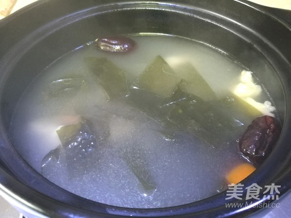 胡萝卜海带排骨汤的做法步骤:7