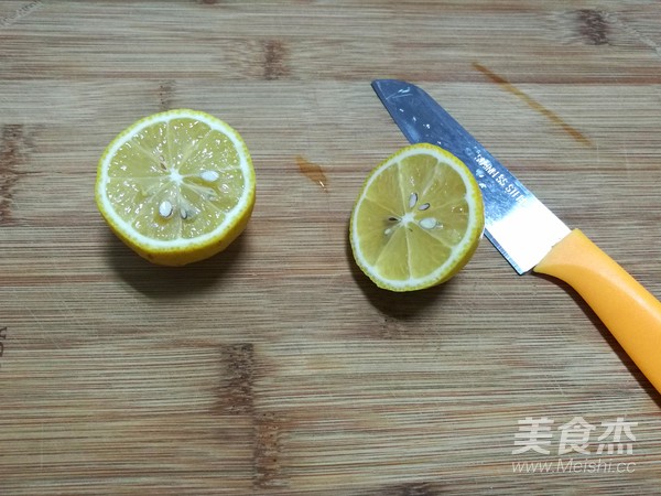 柠檬梨汁奶昔的做法步骤:2