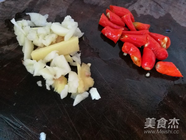 酸豆角炒牛肉末的做法步骤：5