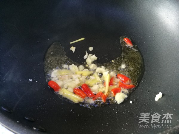 酸豆角炒牛肉末的做法步骤：8