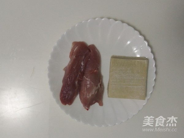 馄饨皮千层肉饼的做法步骤：1