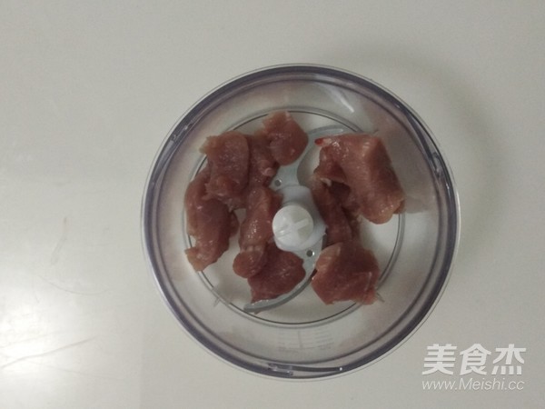 馄饨皮千层肉饼的做法步骤：2