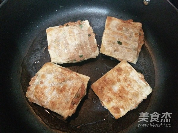 馄饨皮千层肉饼的做法步骤：13