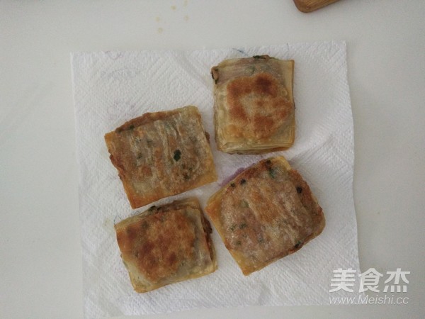 馄饨皮千层肉饼的做法步骤：15