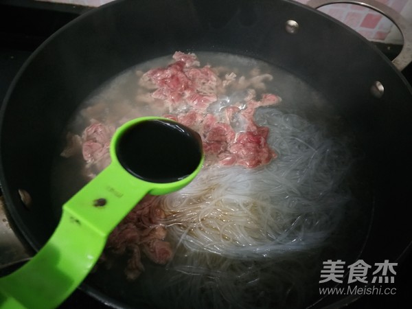 酸辣牛肉汤的做法步骤：6