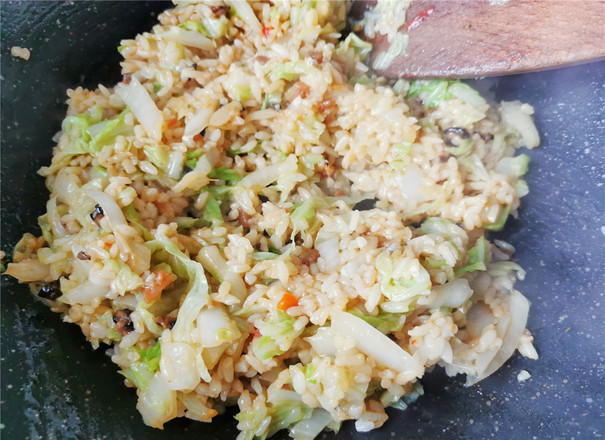 鲍鱼辣酱炒饭的做法步骤：6