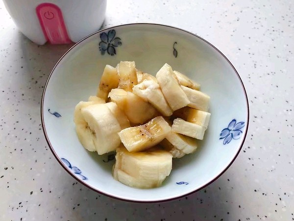 香浓芒果香蕉奶昔的做法步骤:2