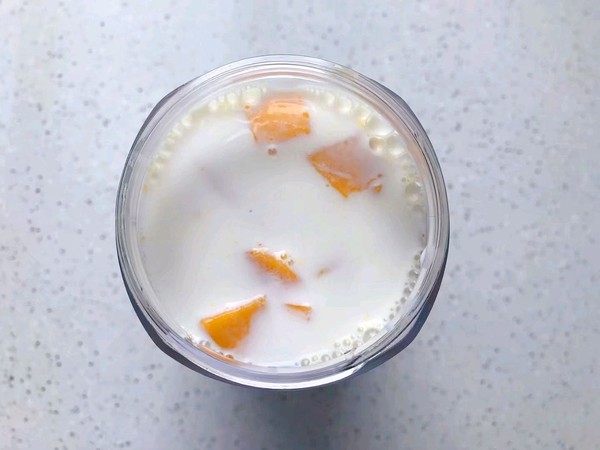香浓芒果香蕉奶昔的做法步骤:6