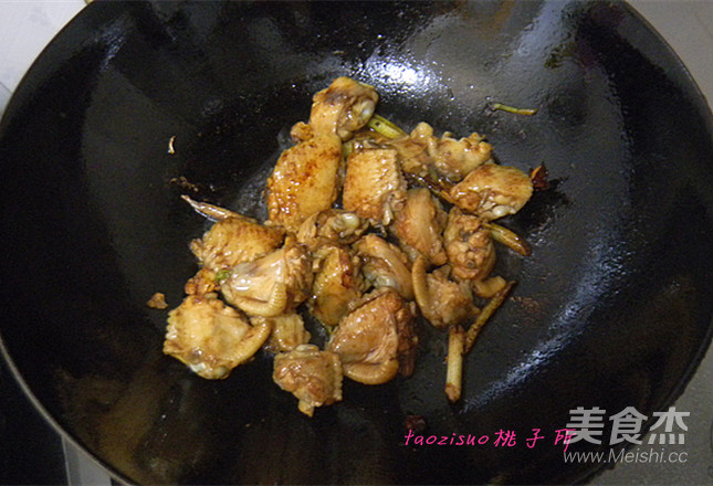 香菇烧鸡翅的做法步骤:6