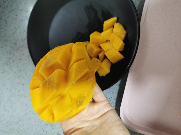 松子酸奶水果捞的做法步骤:2