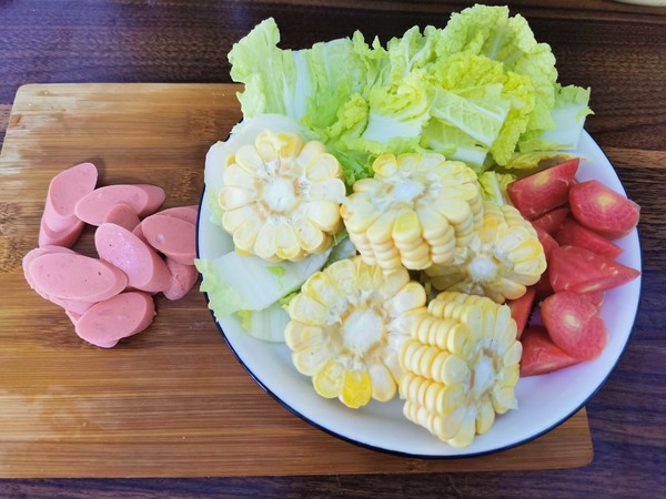 白菜玉米清脂养颜汤的做法步骤：1