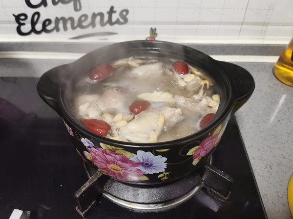 黄芪当归土鸡汤的做法步骤:5