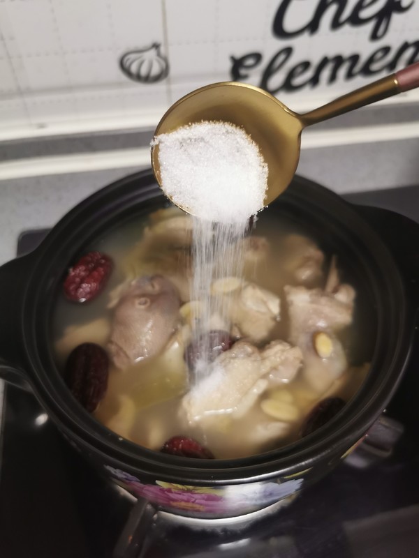 黄芪当归土鸡汤的做法步骤:7
