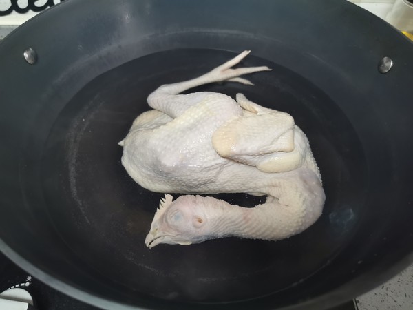 虫草花炖鸡汤的做法步骤：1