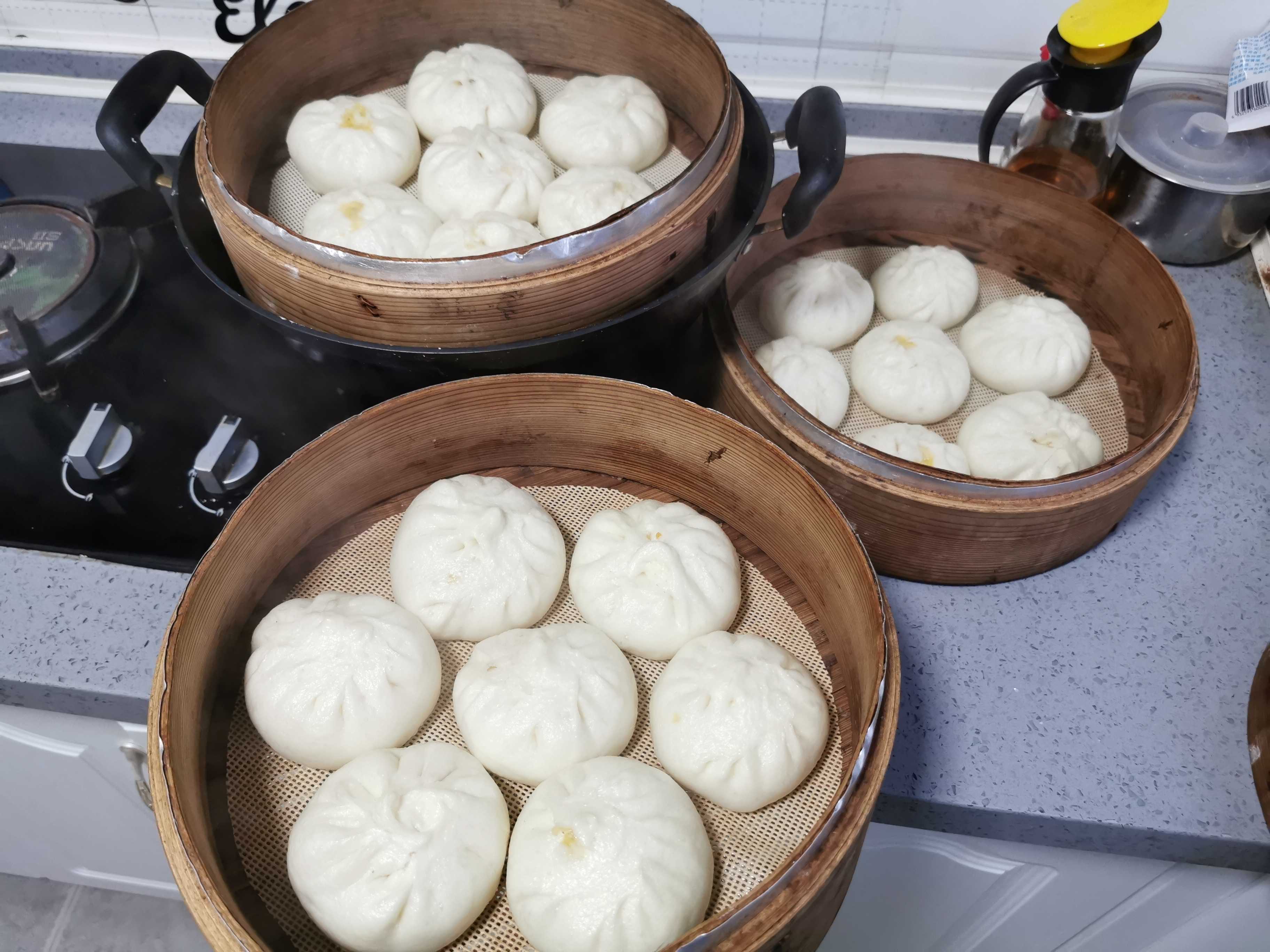 红萝卜粉条肉包子的做法步骤:17