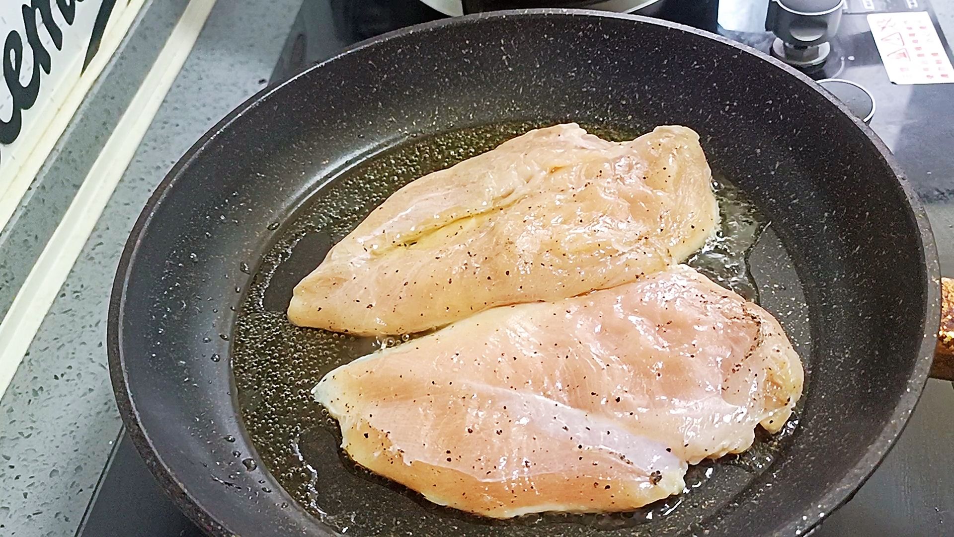 我减脂期最喜欢吃的鸡胸肉蔬菜沙拉，绝对低脂饱腹又好吃的做法步骤：2