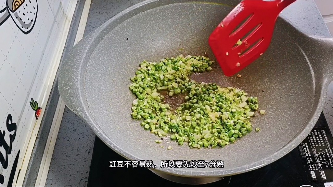 高颜值的炒饭就是剩米饭的春天，喜欢的菜可以随意搭配的做法步骤：8