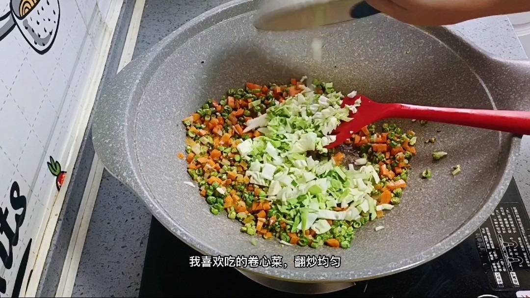 高颜值的炒饭就是剩米饭的春天，喜欢的菜可以随意搭配的做法步骤：10