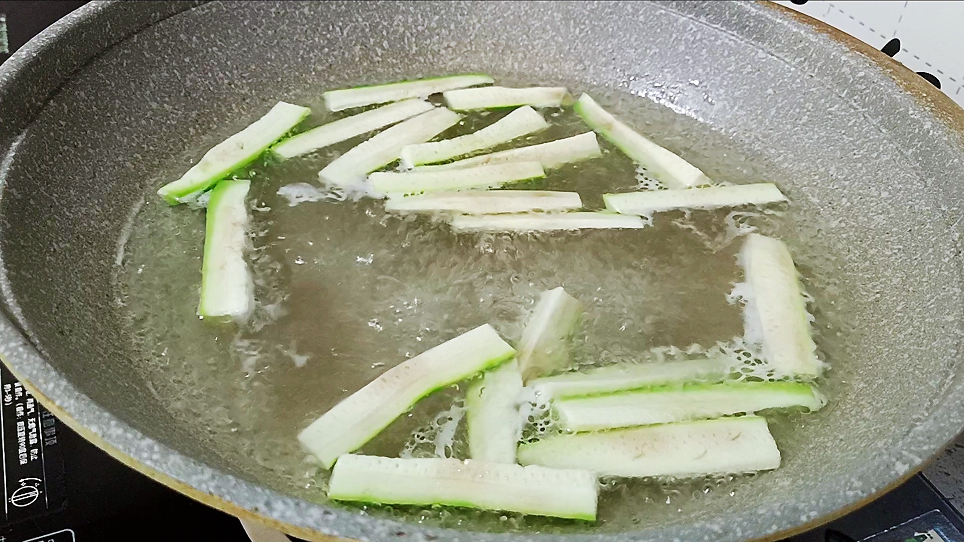 清淡爽口的凉拌丝瓜，好吃不长肉的做法步骤：4