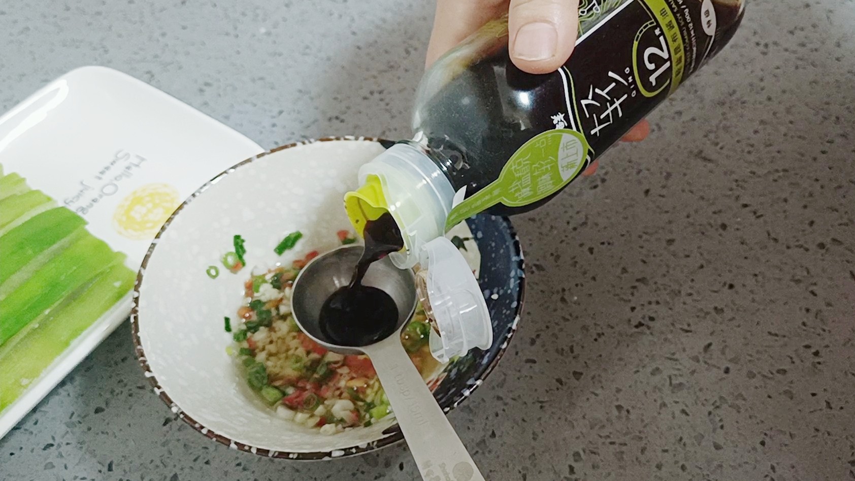 清淡爽口的凉拌丝瓜，好吃不长肉的做法步骤：8