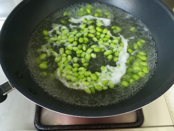 酱爆茭白毛豆肉丁的做法步骤：3