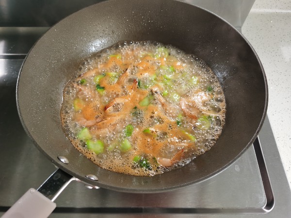 鲜虾丝瓜汤的做法步骤：5