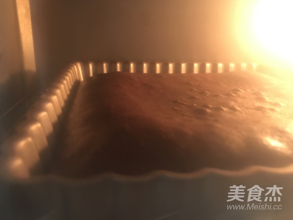 红丝绒巧克力淋面蛋糕的做法步骤:5