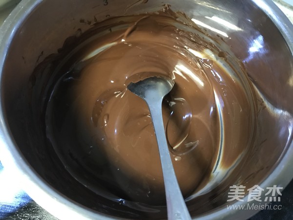 红丝绒巧克力淋面蛋糕的做法步骤:11