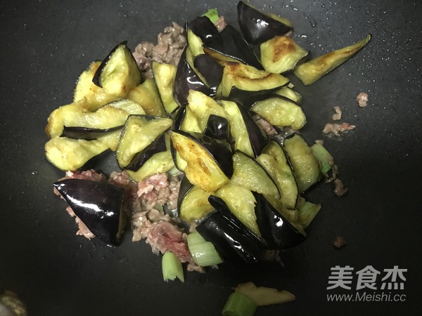 肉末烧茄子——夏天必备菜的做法步骤：7