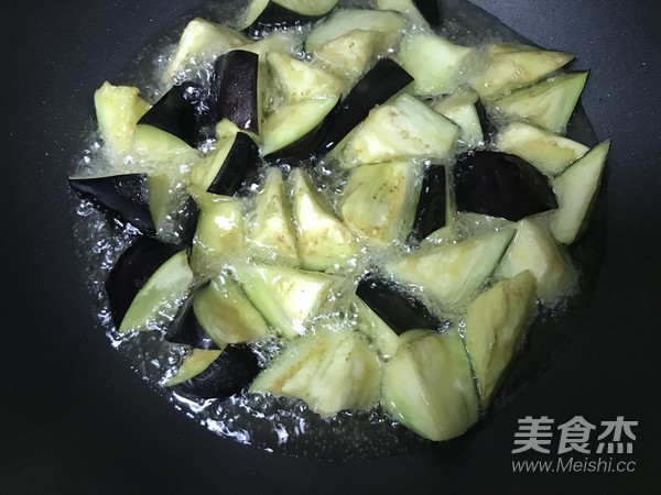 肉末烧茄子——夏天必备菜的做法步骤：2