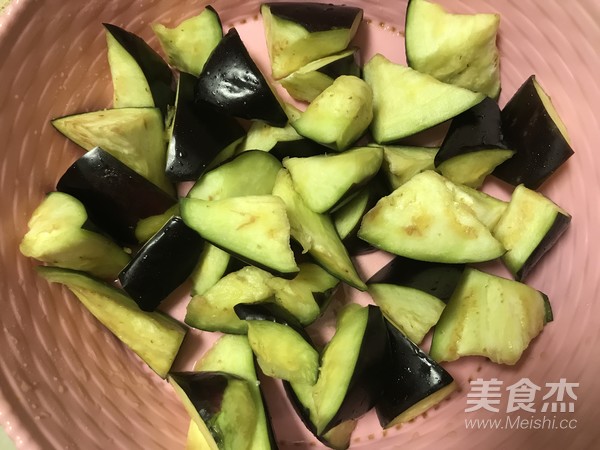 肉末烧茄子——夏天必备菜的做法步骤：1