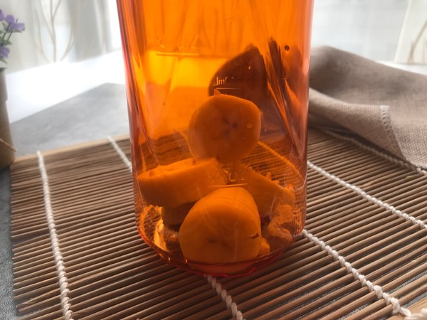 香蕉酸奶奶昔的做法步骤：1