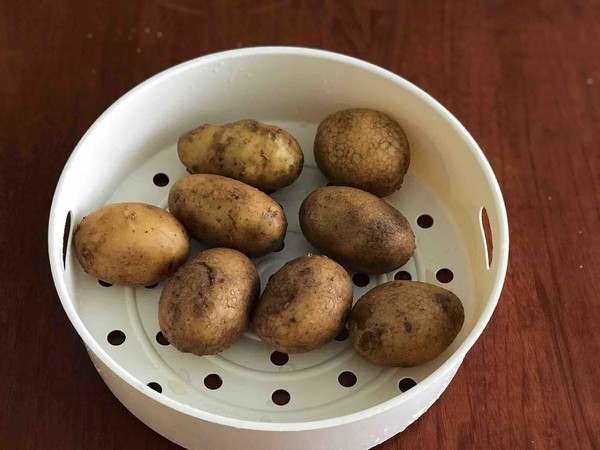 香煎小土豆的做法步骤:2