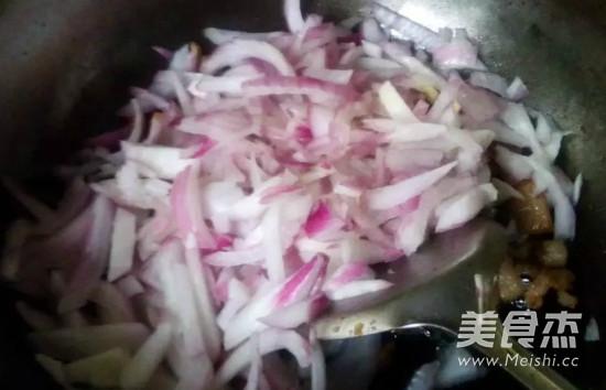 洋葱炒肉的做法步骤:8