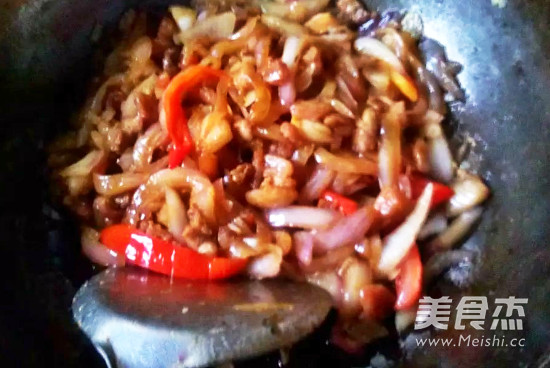 洋葱炒肉的做法步骤:12