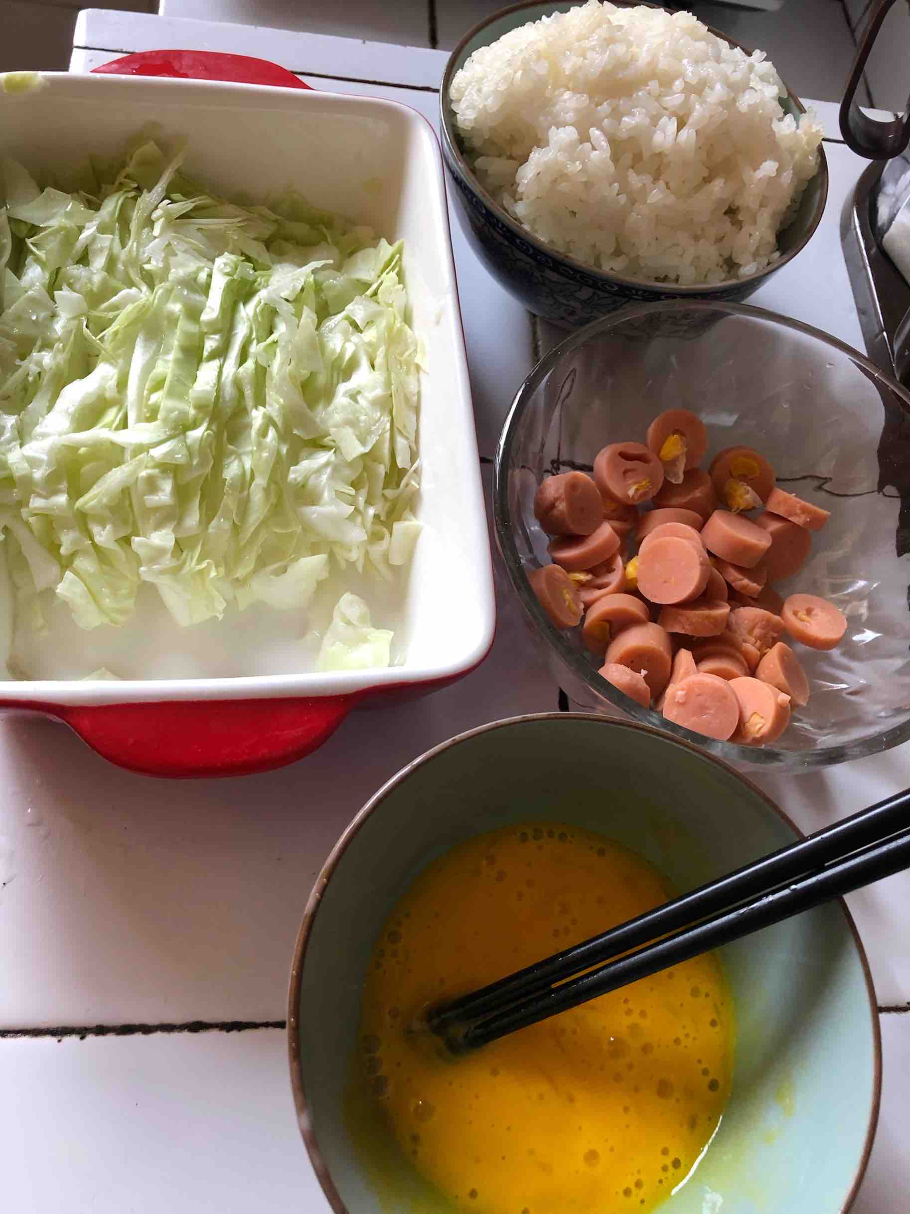 香肠蛋炒饭的做法步骤：2