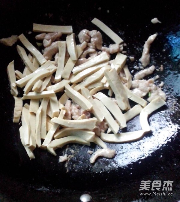 芹菜素鸡肉丝小炒的做法步骤：5