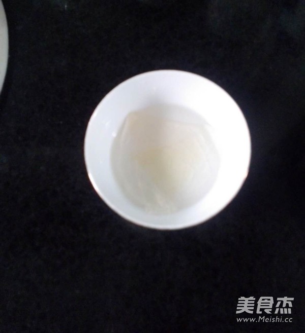 榴莲慕斯杯的做法步骤：1