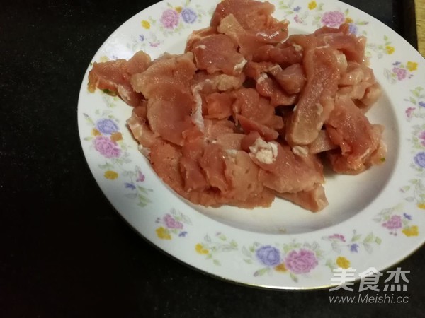 锅包肉的做法步骤：1