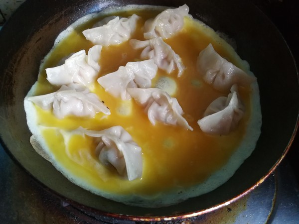 水饺抱蛋的做法步骤:5