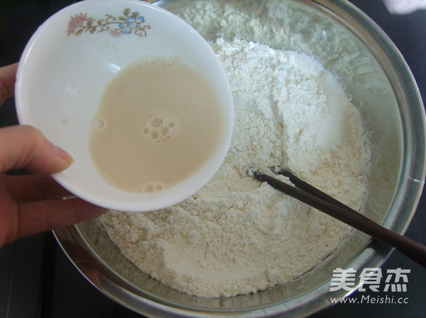 广式叉烧包的做法步骤:2